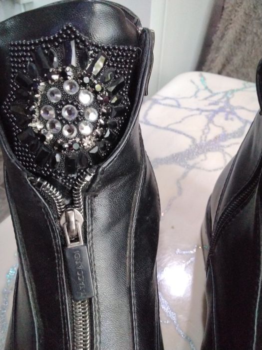 Продам ботинки на осень