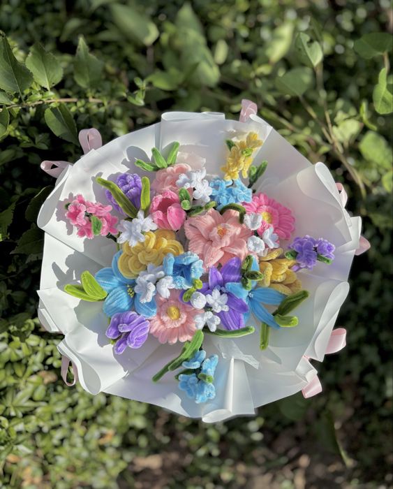 Buchet de flori din sarma plusata