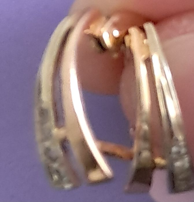 Продам золотые серьги 585 пробы