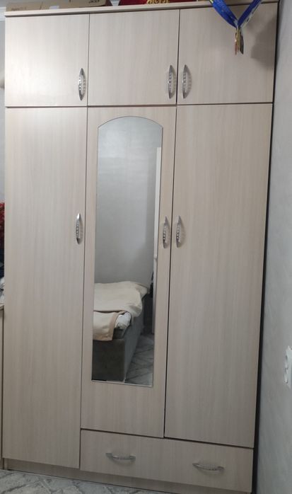 Срочно продается  шифонер и комод