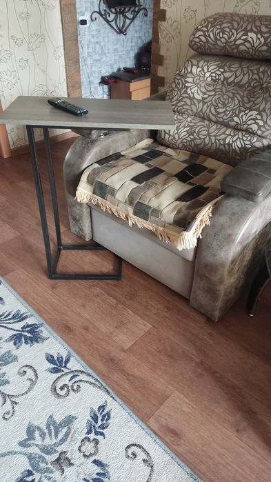 Столик прикроватный