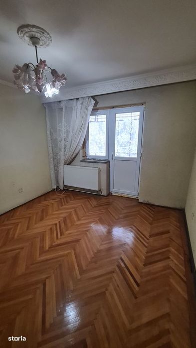 Apartament cu 2 camere de vânzare în Curtea de Argeș.