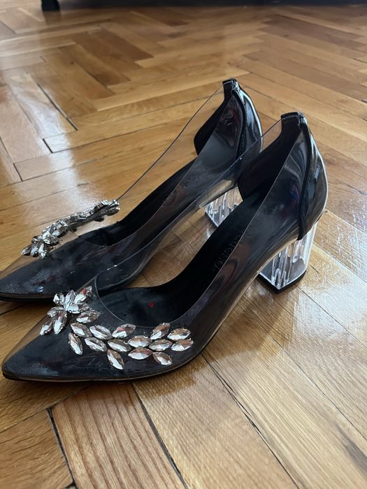 Обувки на ток с камъни