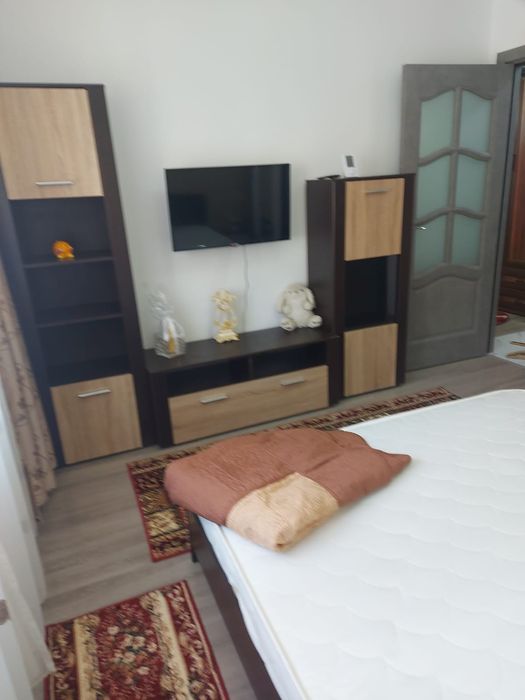 Închiriez apartament cu 2 camere
