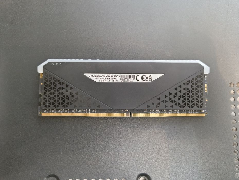 PC I7 10700K, 32Gb RAM, SSD 256Gb + Monitor  LG 19 inch cadou