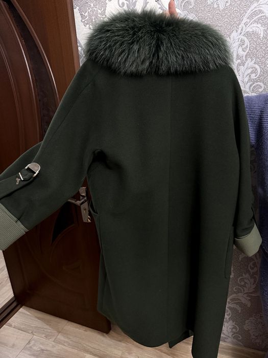 Ayollar paltosi sotiladi