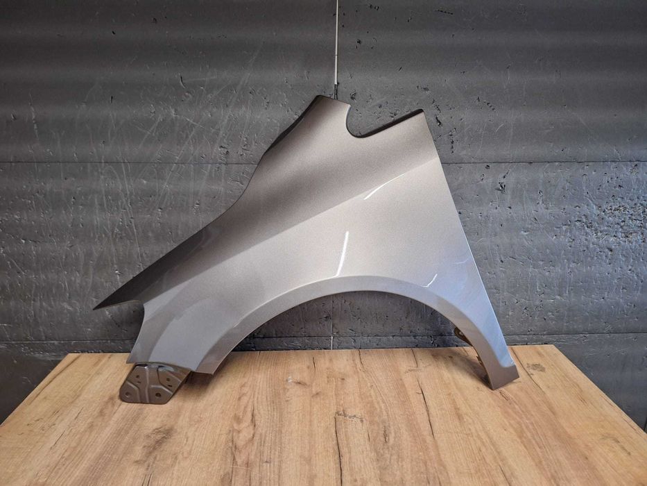 Aripa Fata Stanga VW Golf 5 V Plus 2005-2009 (LA8X (Maro))