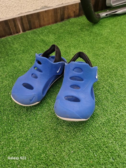 Момчешки сандали , маратонки и обувки.