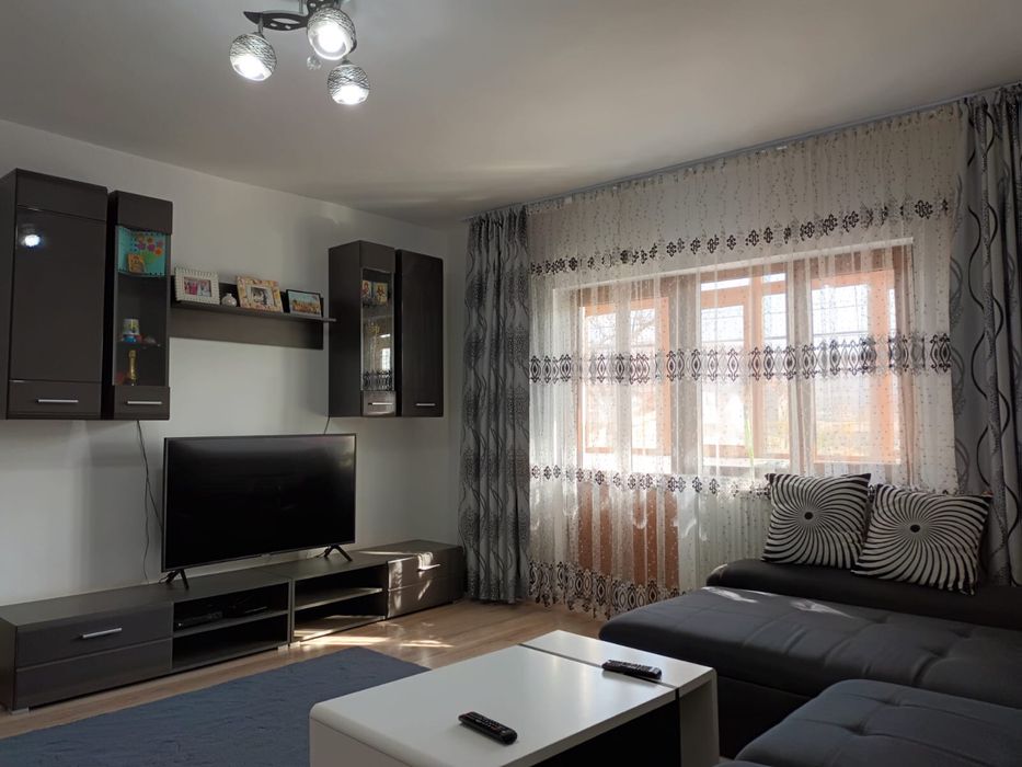 Apartament 3 camere, 2 bai + balcon inchis