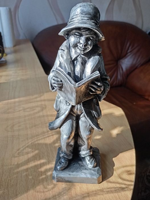 Продам Статуэтку  мальчика