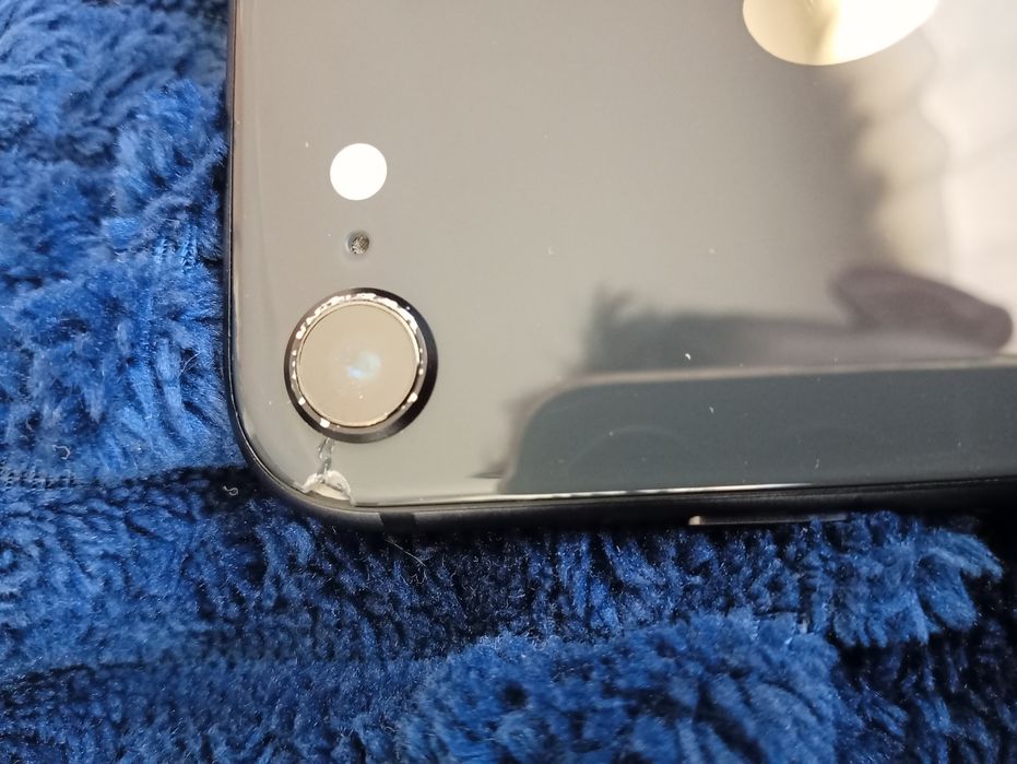 Vând iPhone 8 impecabil