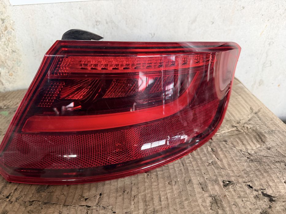 Десен стоп от ауди а3 8в / audi a3 8v