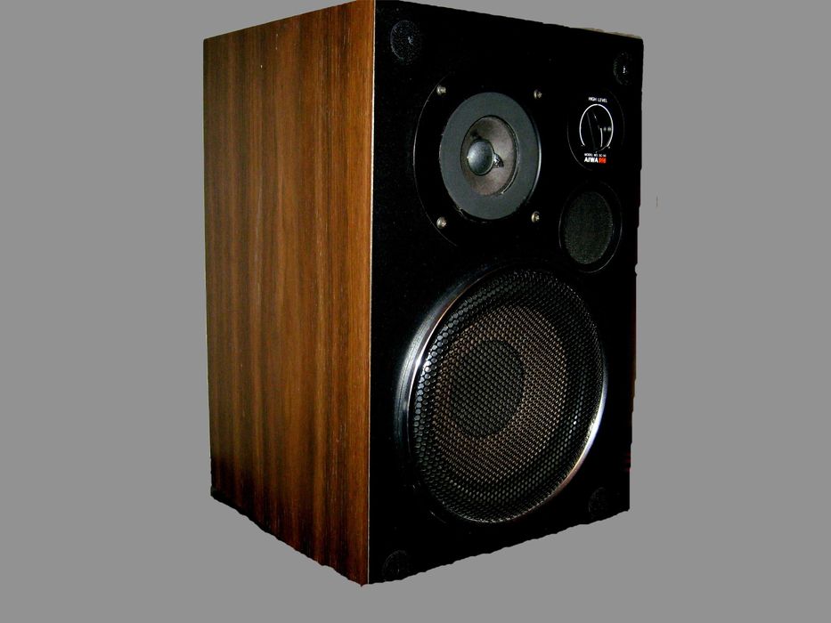 «AIWA AF—5050», cабвуфер и MW/FM Radio CD player «DURABRAND CD—91»