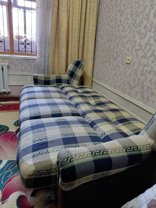 Продаётся диван и два кресла