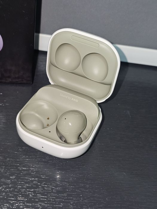 Samsung buds 2 pro and buds 2