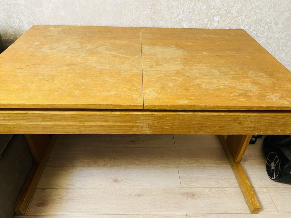 Дубовый стол прочный продается