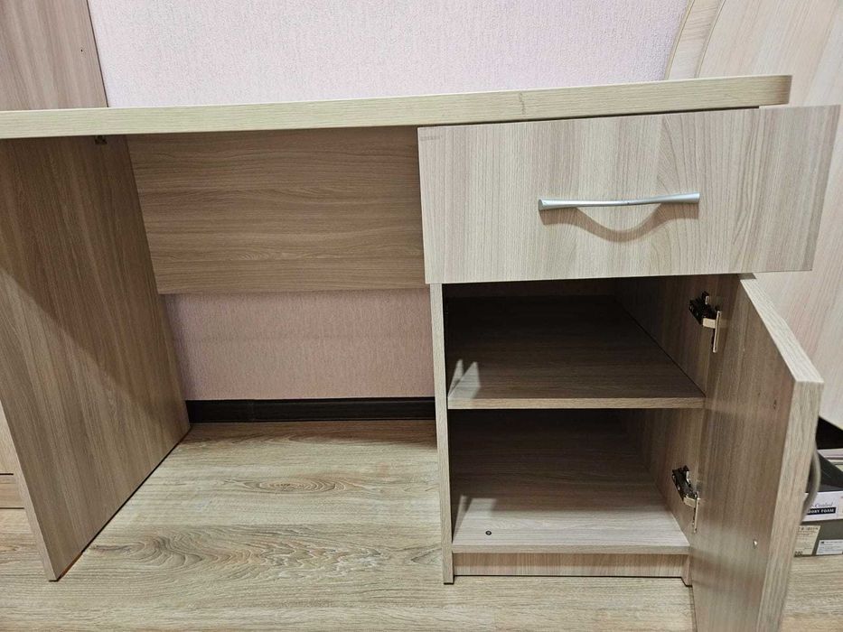Столы для учебы, работы 115*60 см