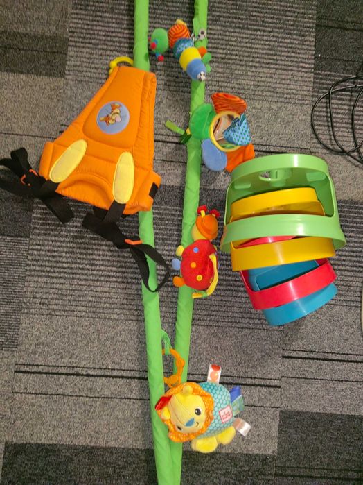 Vând saci haine bebelus scaun masina cadita oliță ham port bebe jucari