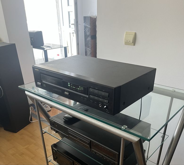 Onkyo  DX-701  CD player