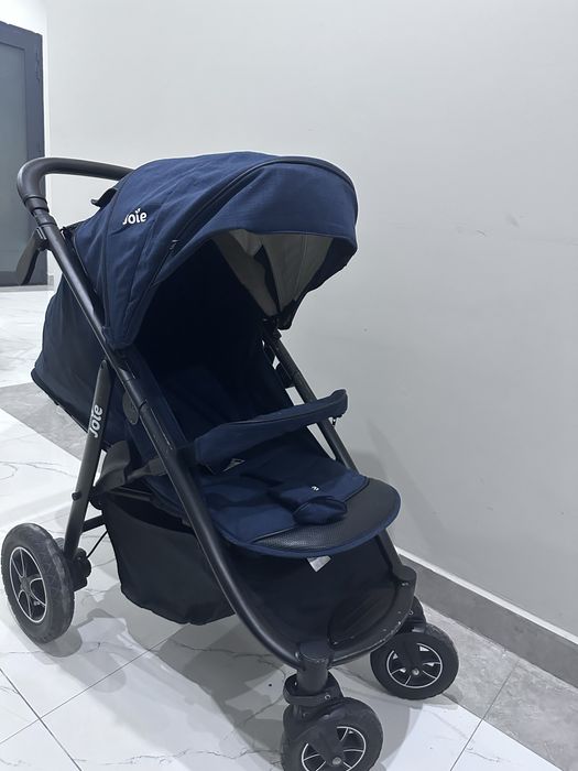 Продам коляску Joie