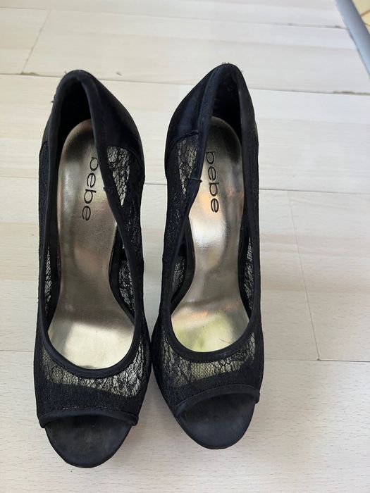 Обувки на висок ток