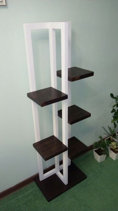 Напольная подставка для цветов.