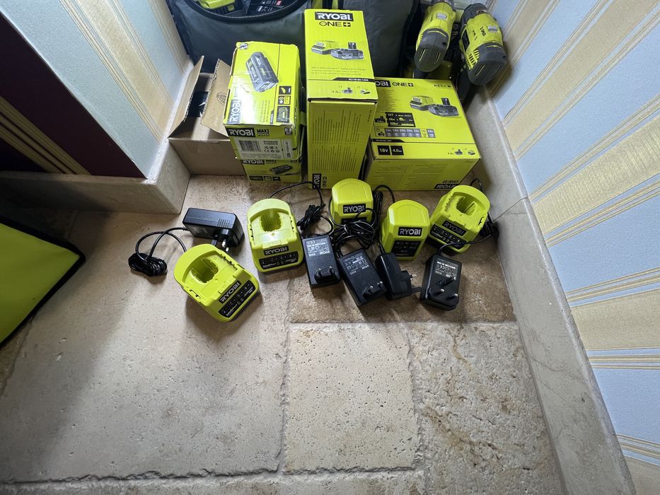 Ryobi 18V-Incarcator pentru acumulatori Ryobi ONE+ RC18120 Litiu-ion