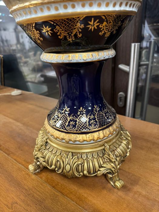 Doua vaze meissen din portelan pictat si elemente bronz