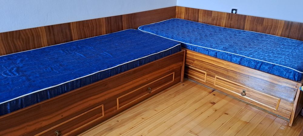 Легла ъглови единични с матраци 2 броя