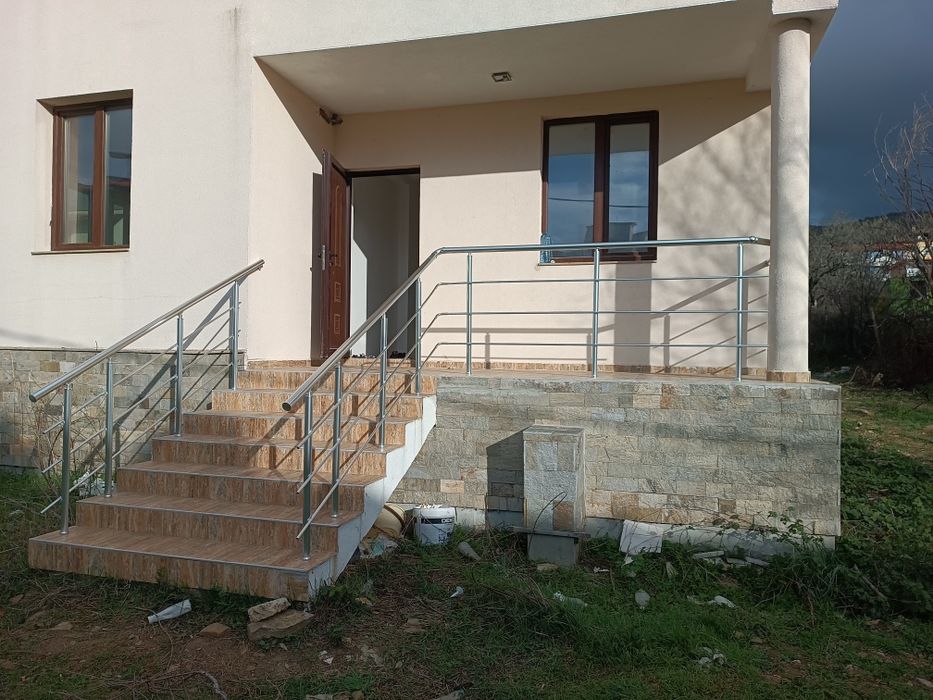 Алуминиеви стъклени парапети за Бургас и региона