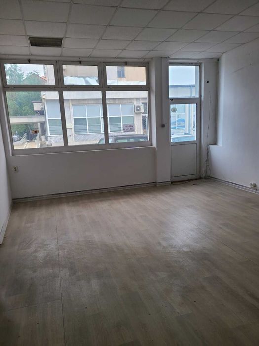 Продава се къща в центъра на Бяла Слатина срещу общината и площада