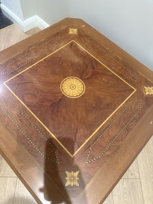 Стол журнальный дерево