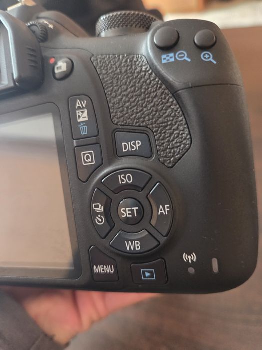 CANON D2000  +3 обектив