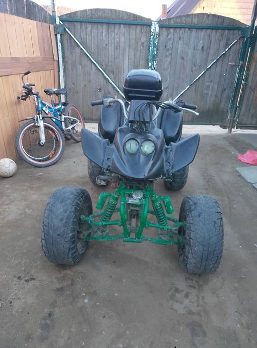 Vând atv de 250 răcire pe apă si un cross de 150 pe un atv de 350 400