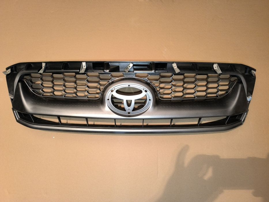 Решётка радиатора Тойота Hilux