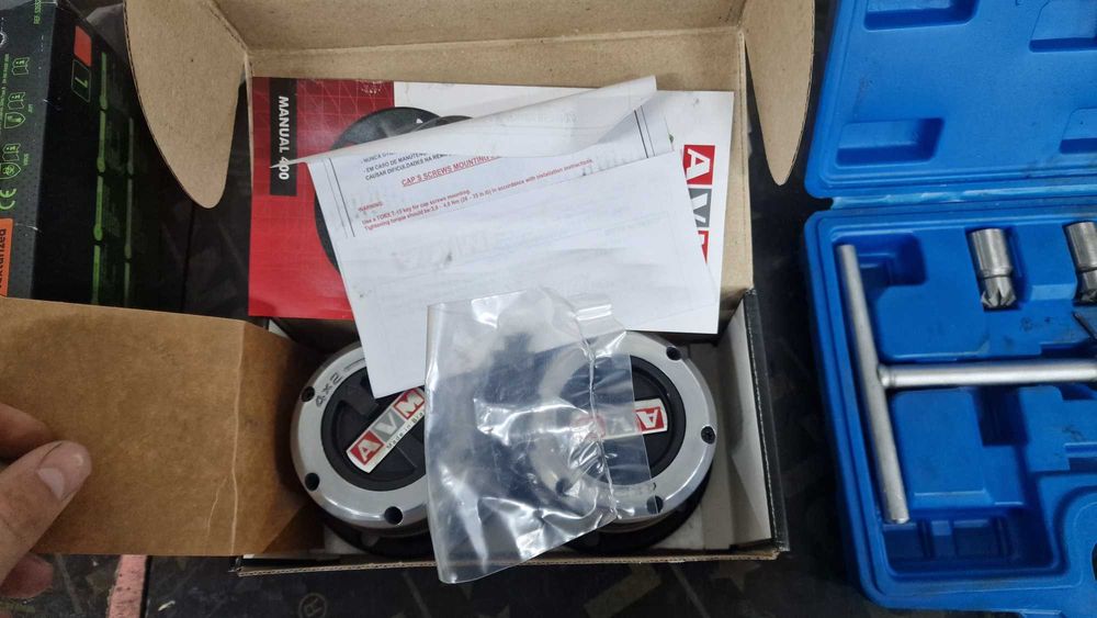 Продавам хъбове модел AVM428