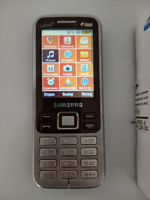 Продам кнопочный телефон