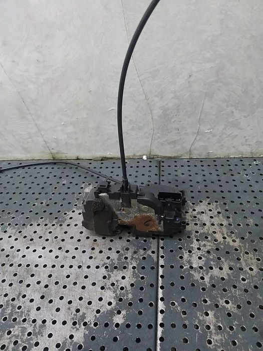 Broasca usa stanga spate renault megane 3 825030574r
