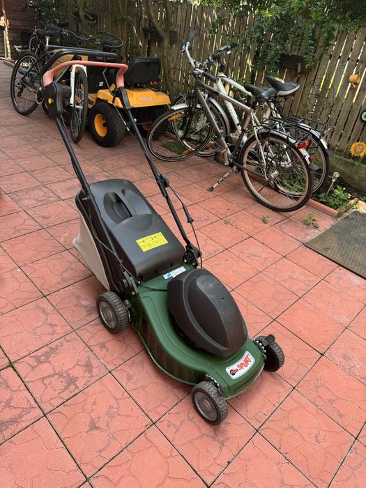 Masina tuns iarba electrica cu tractiune