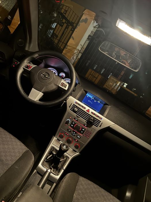 Vând /schimb Opel Astra H Hatchback