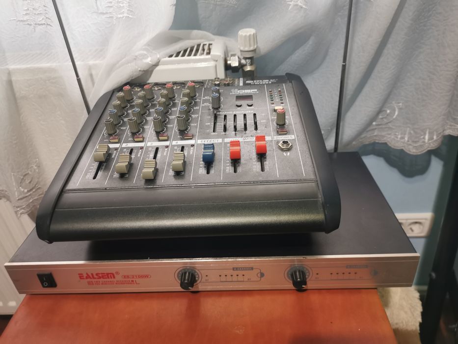 Stație de amplificare cu 2 boxe