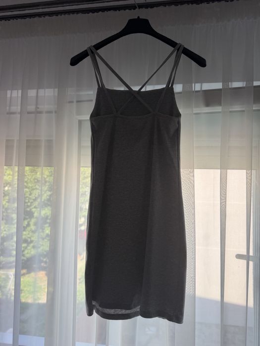 Rochie mulata cu spatele gol si bretele incrucisate ce dau un aspect frumos