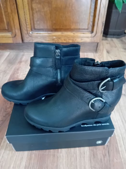 Ghete piele noi marca Sorrel