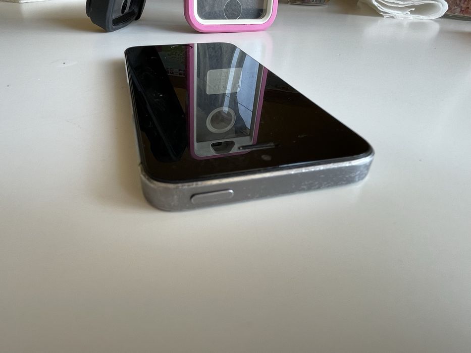 Iphone 5S 32GB с Otter box удароустойчиви