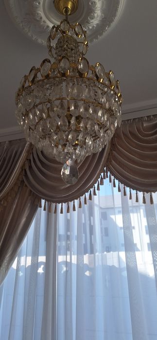 Candelabru,lustra superb ..cu cristale
