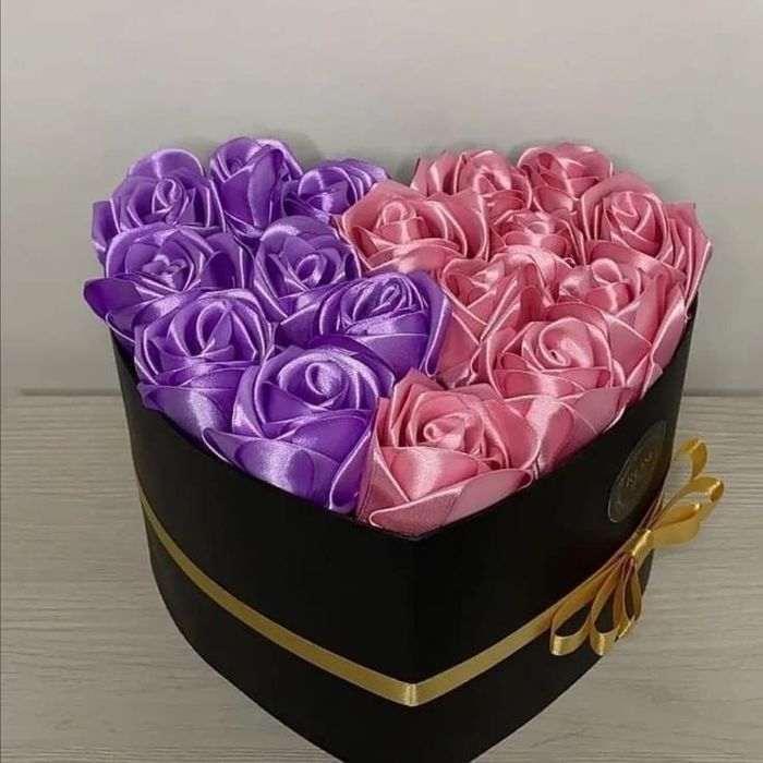 Букет роз из атласный лент