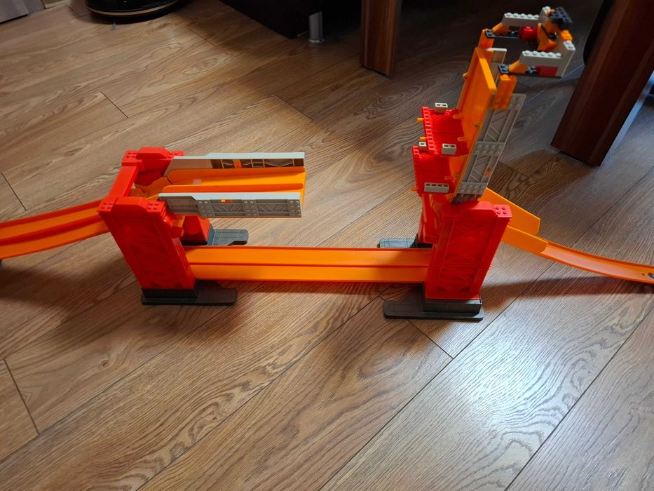 Голяма Писта Мост Hot Wheels Track Builder DWW97