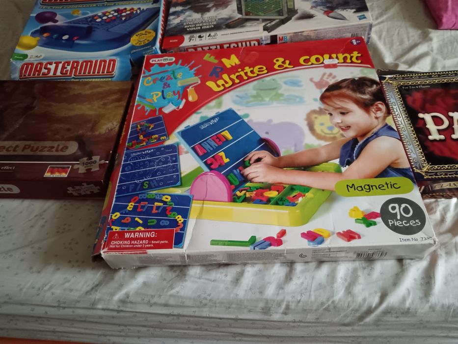 Jocuri interactive copii și un puzzle