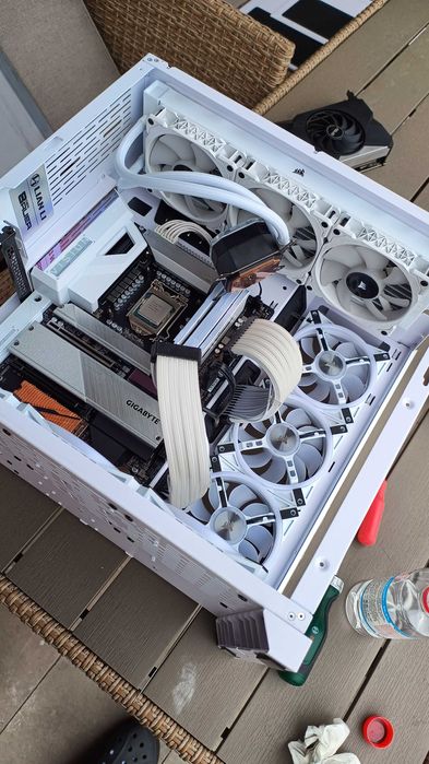 Alegere componente / Asamblare PC / Instalare Windows / Configurare