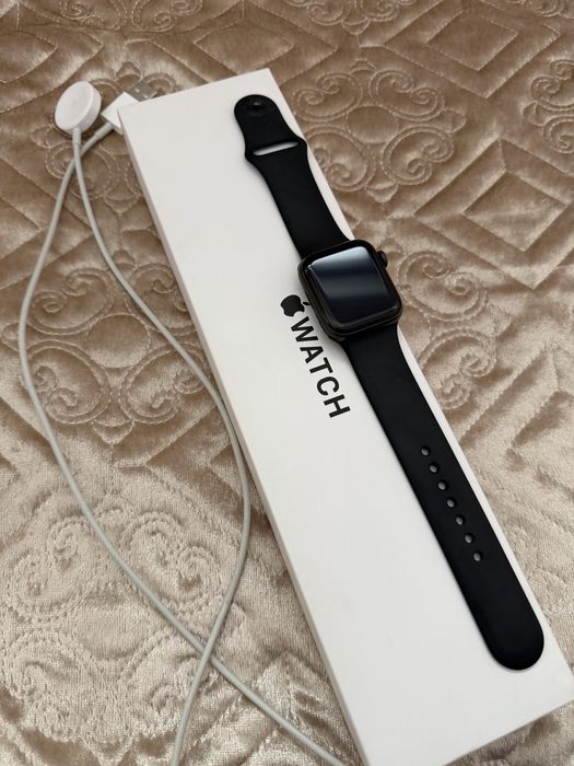 Apple watch Se 40mm черный
